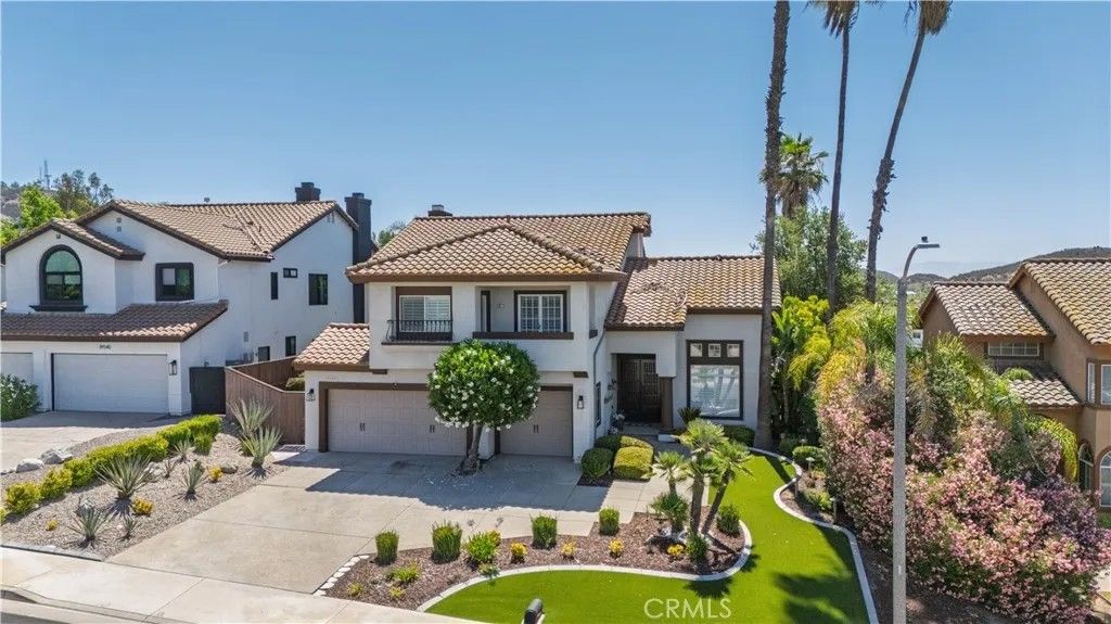Photo of 39560 Tinderbox Way, Murrieta, CA 92562 (MLS # RS25155605)