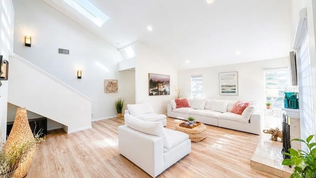 9927 Dichondra Ct