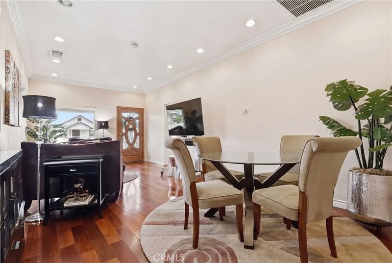 118 W 84th Place