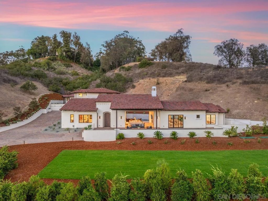 Photo of 5758 Las Palomas, Rancho Santa Fe, CA 92067 (MLS # 260014832)