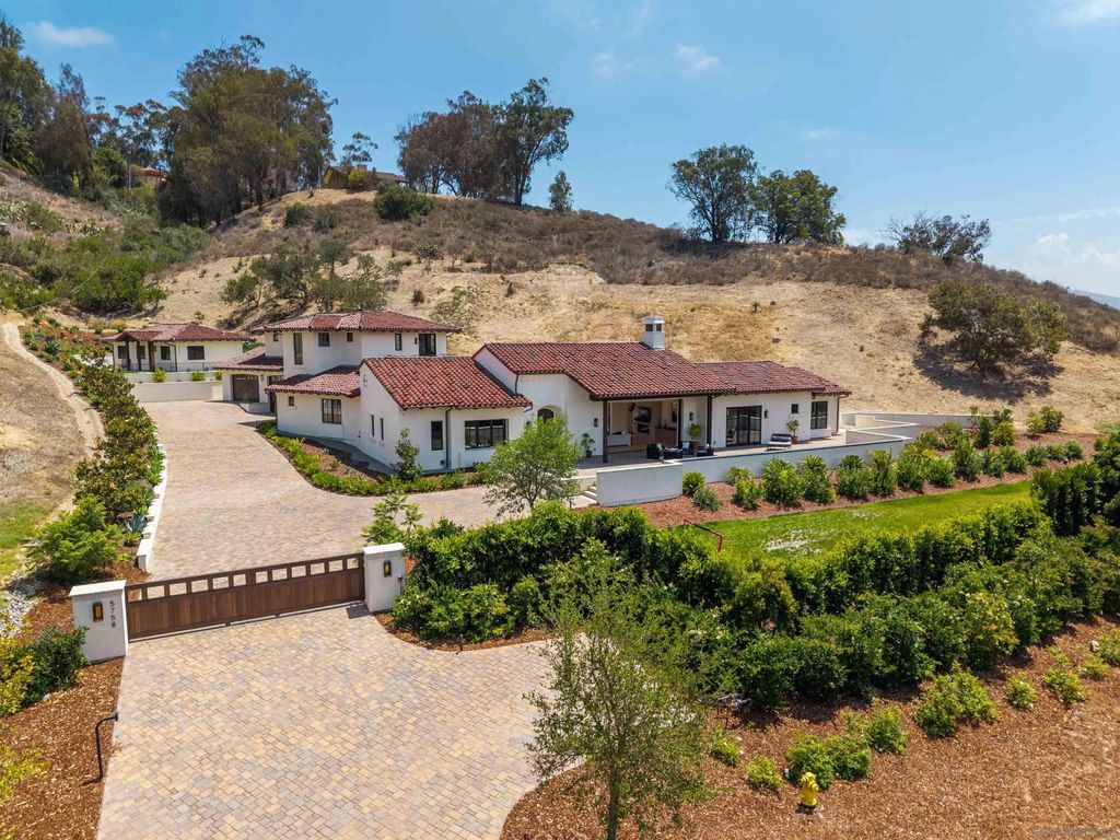 Photo of 5758 Las Palomas, Rancho Santa Fe, CA 92067 (MLS # 260014832)