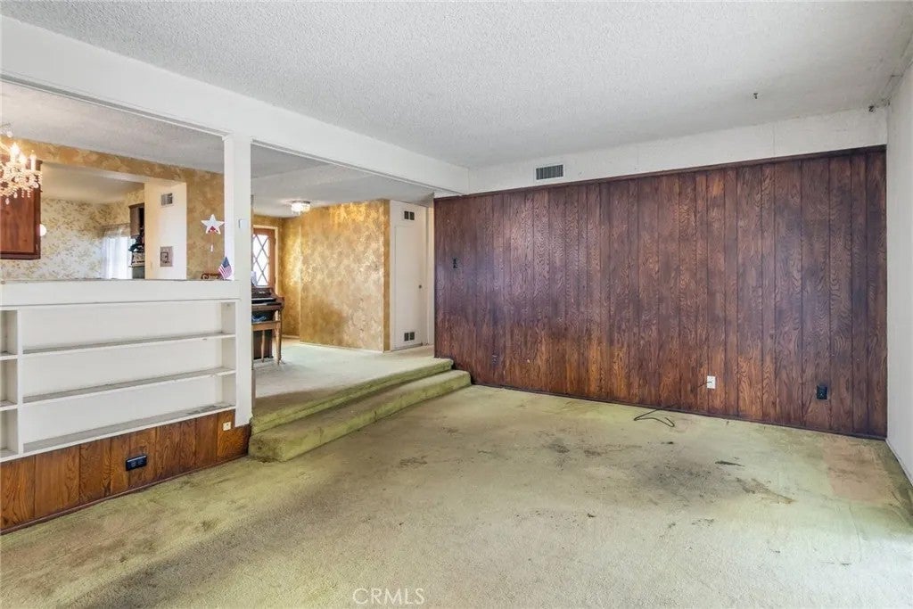 16009 Dearborn