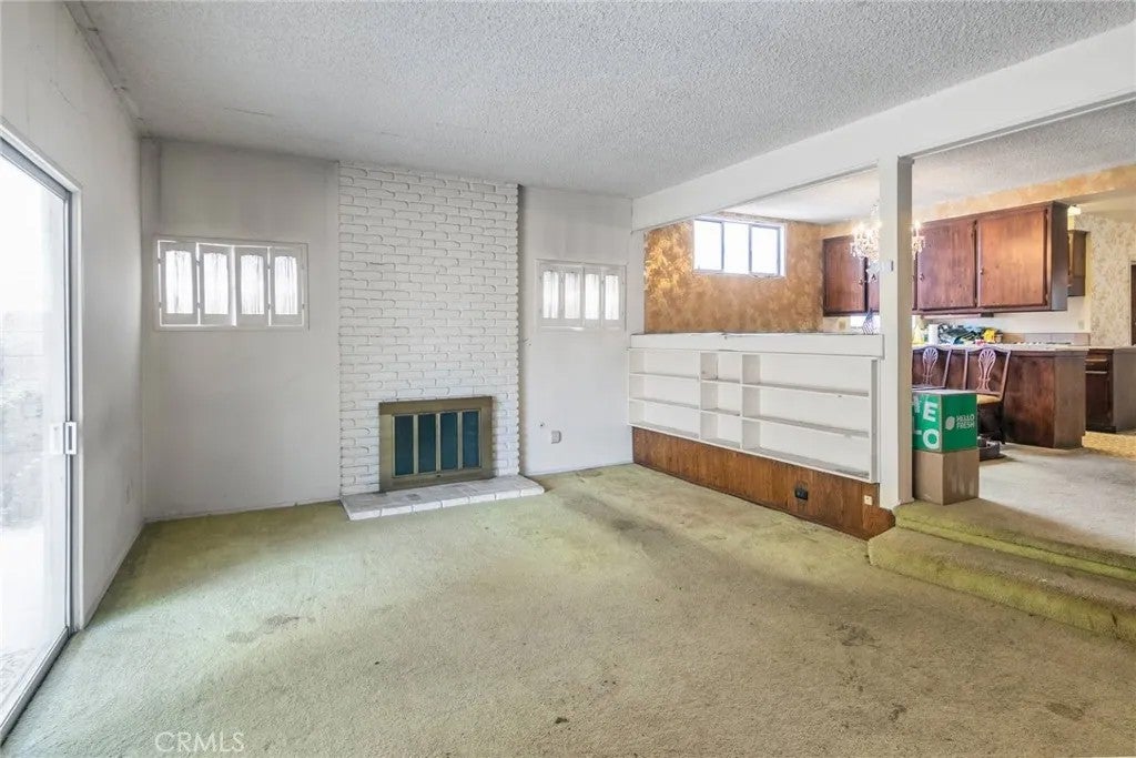 16009 Dearborn