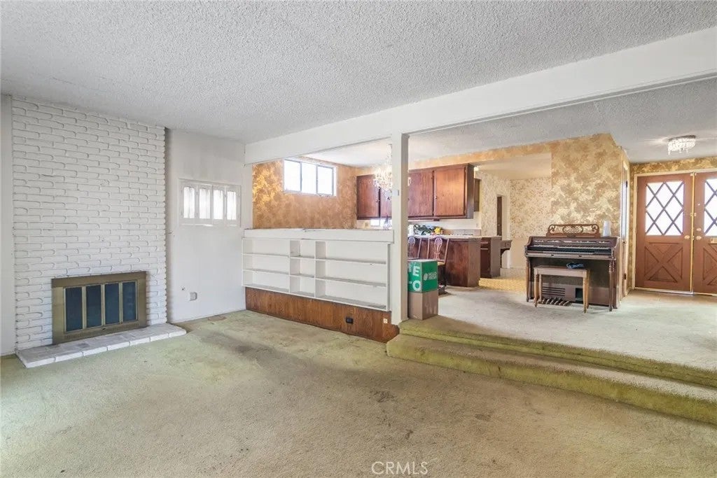 16009 Dearborn