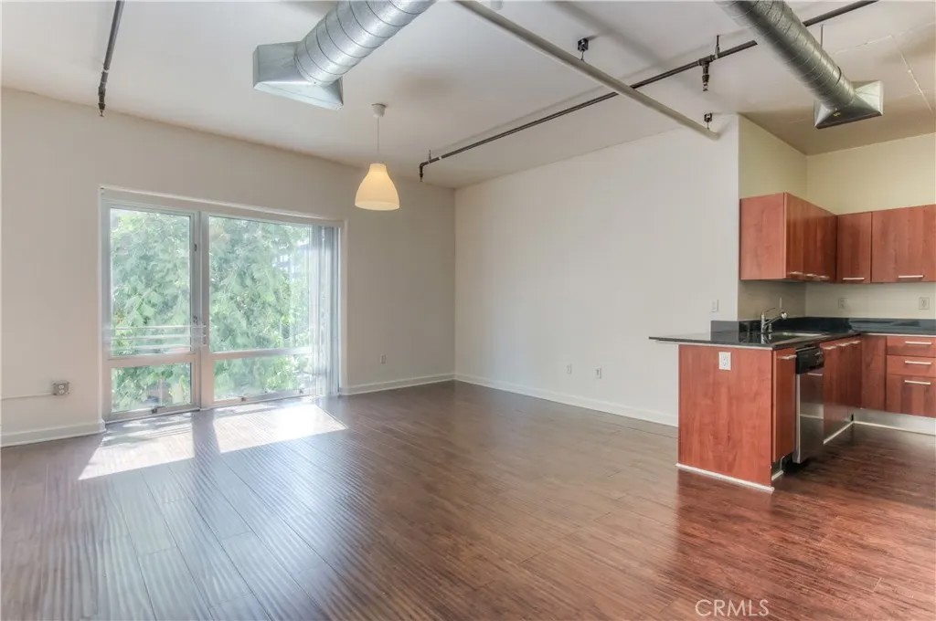 645 W 9th Street 202