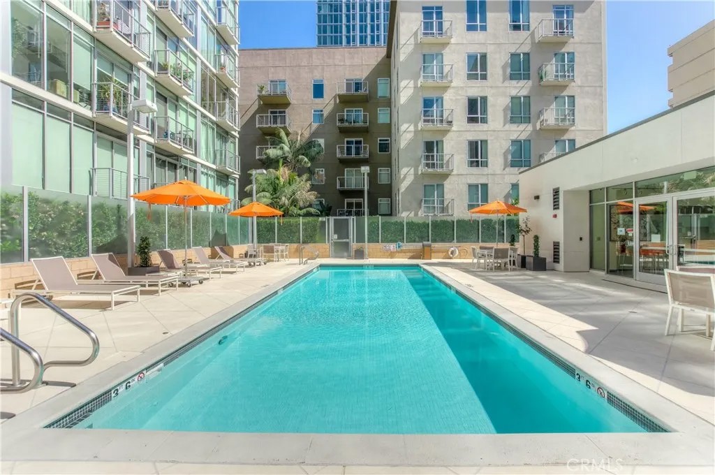 645 W 9th Street 202