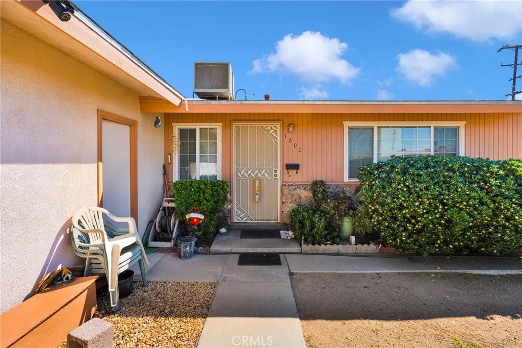 1600 De Anza Street