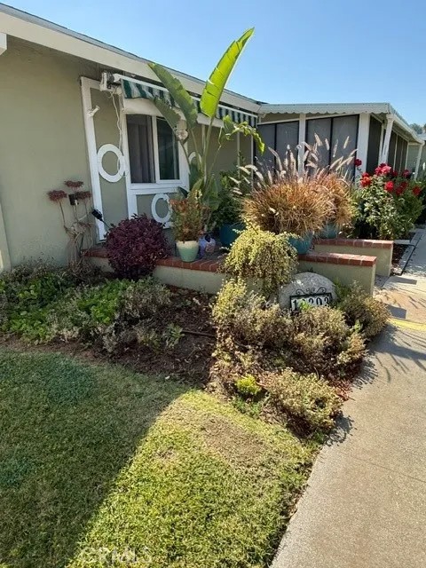 19203 Avenue Of The Oaks
