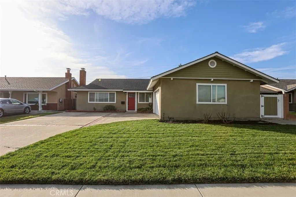 Photo of 15931 Puritan Cir, Huntington Beach, CA 92647 (MLS # PW25279598)