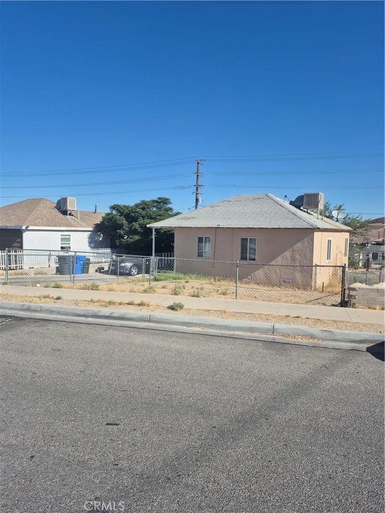 711 W Buena Vista