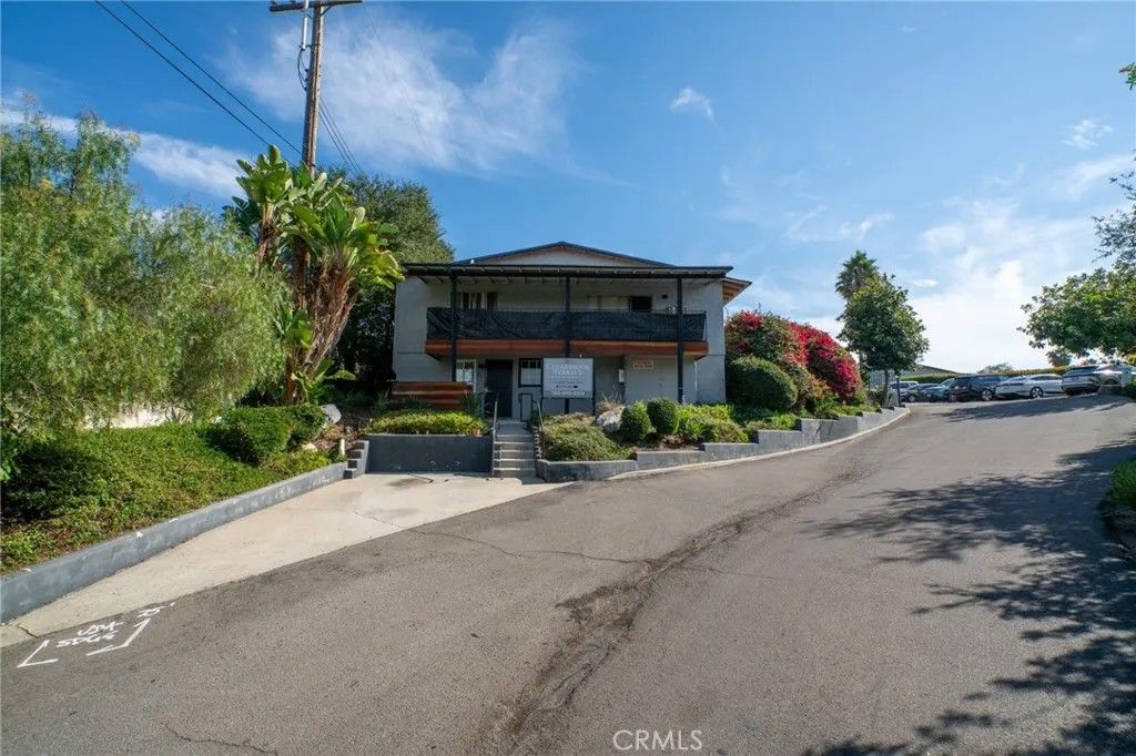 Photo of 1010 Clearbrook Lane, Vista, CA 92084 (MLS # OC25268530)
