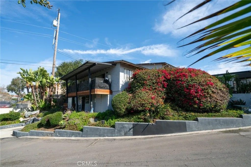 Photo of 1010 Clearbrook Lane, Vista, CA 92084 (MLS # OC25268530)