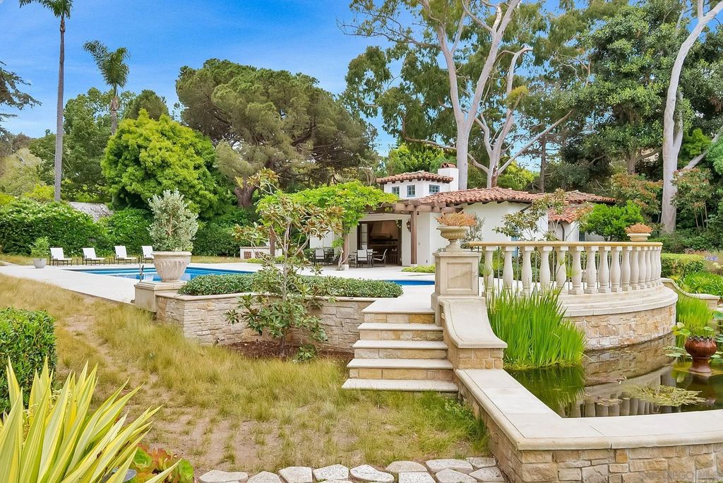 Photo of 1205 Muirlands Dr, La Jolla, CA 92037 (MLS # 250030119)