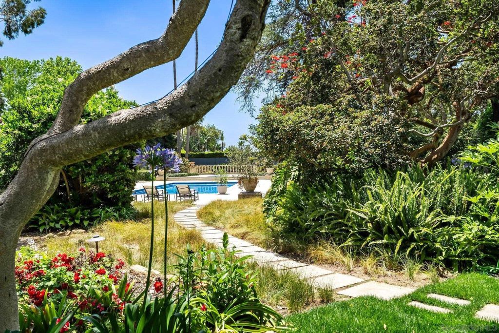 Photo of 1205 Muirlands Dr, La Jolla, CA 92037 (MLS # 250030119)