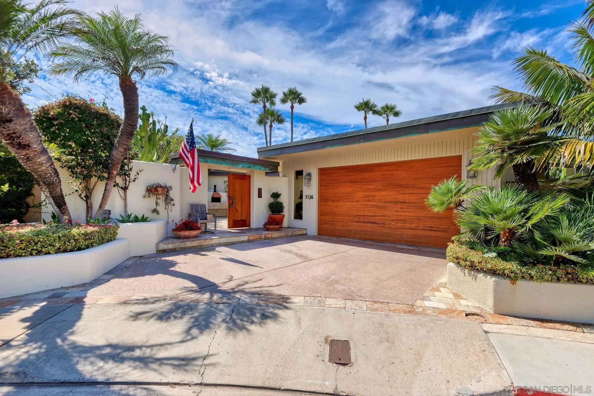7136 Vista Del Mar Ave