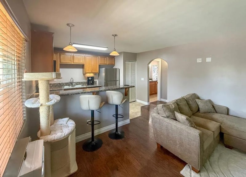 800 N Mollison 43
