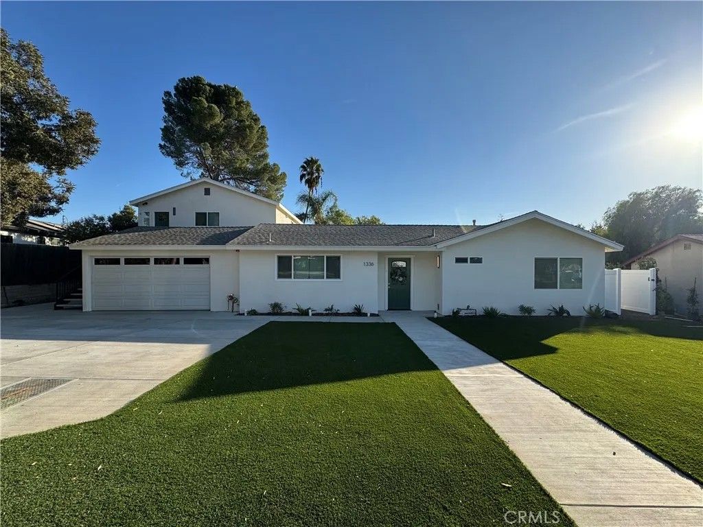 Photo of 1336 Calle Tulipan, Thousand Oaks, CA 91360 (MLS # BB26012325)