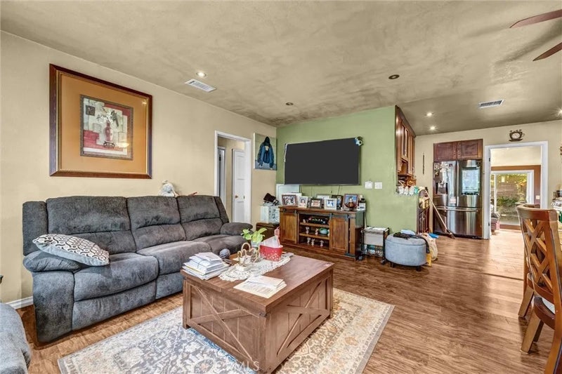 6424 Lindell