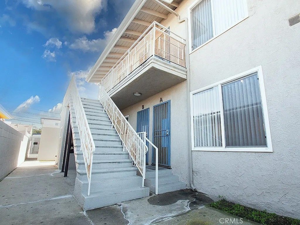 Photo of 12536 Oxford Ave #A, Hawthorne, CA 90250 (MLS # SB25280673)