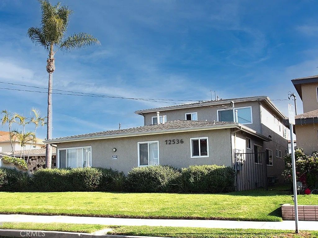 Photo of 12536 Oxford Ave #A, Hawthorne, CA 90250 (MLS # SB25280673)