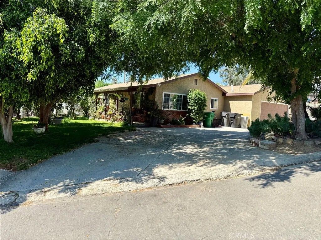 Photo of 19107 Lyle Avenue, Corona, CA 92881 (MLS # IV26060604)