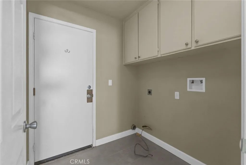 589 Iona Court