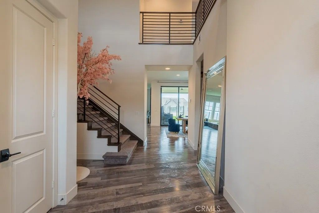 Photo of 21132 W Citylights Drive, Chatsworth, CA 91311 (MLS # SR26002439)