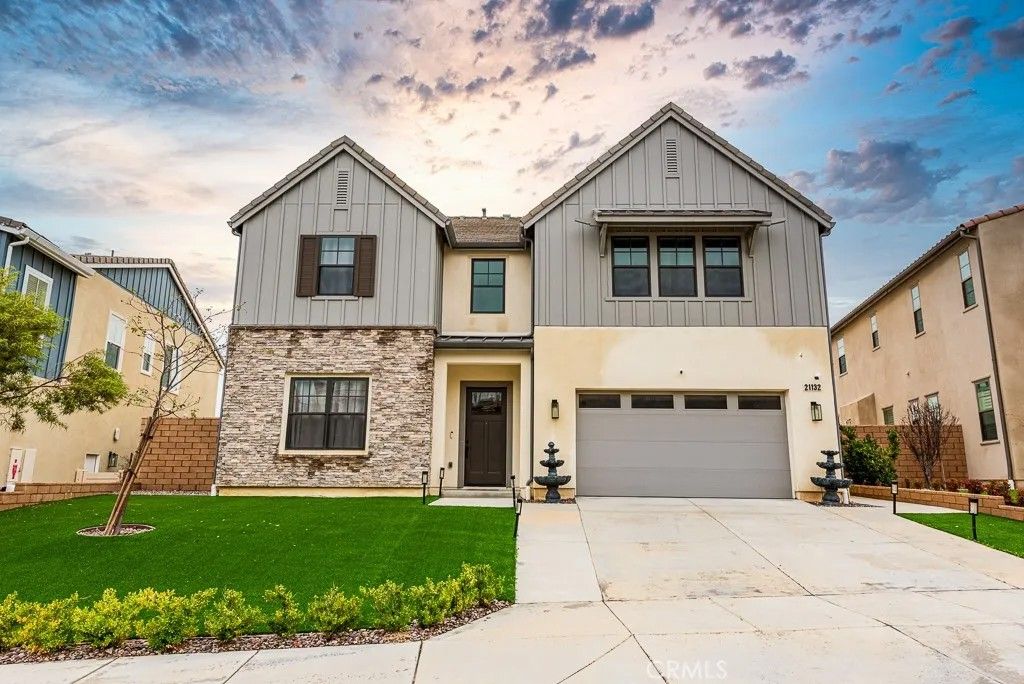 Photo of 21132 W Citylights Drive, Chatsworth, CA 91311 (MLS # SR26002439)