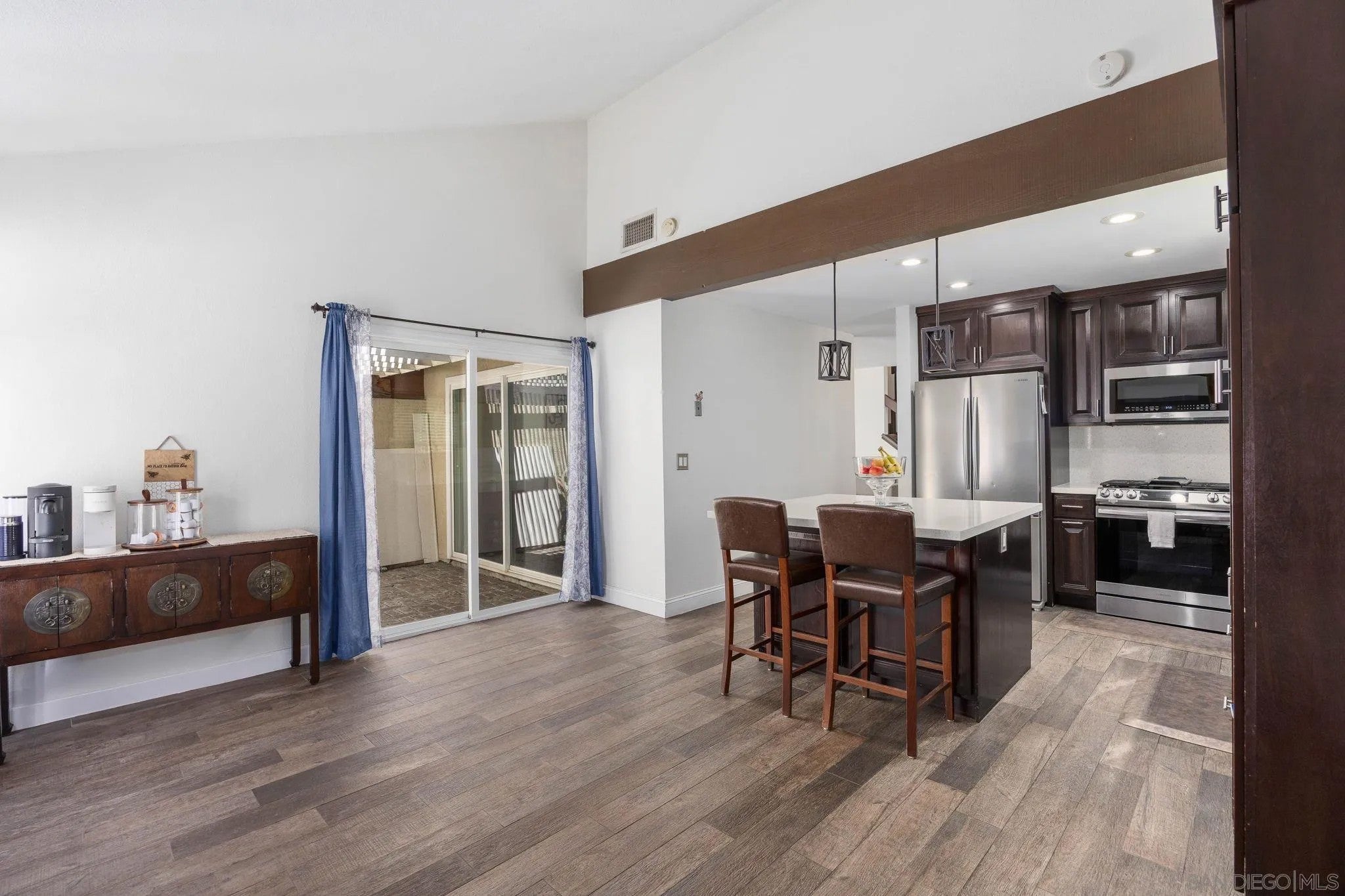6986 Pembridge Lane