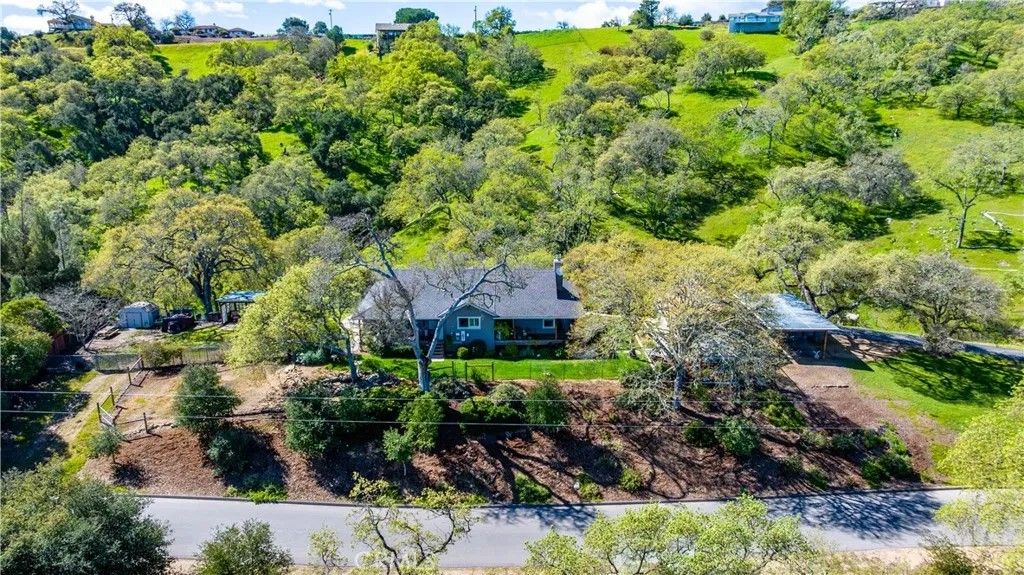 Photo of 11127 Cebada Road, Atascadero, CA 93422 (MLS # NS26046485)