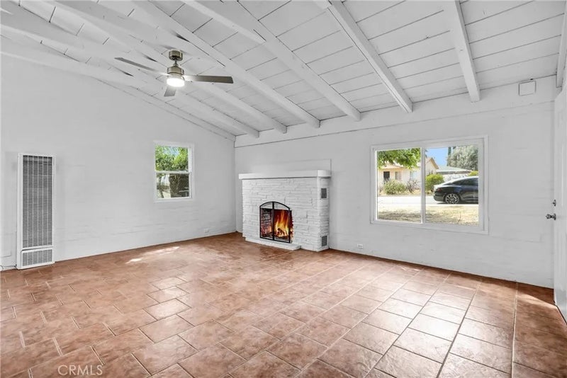 832 N Almond Way
