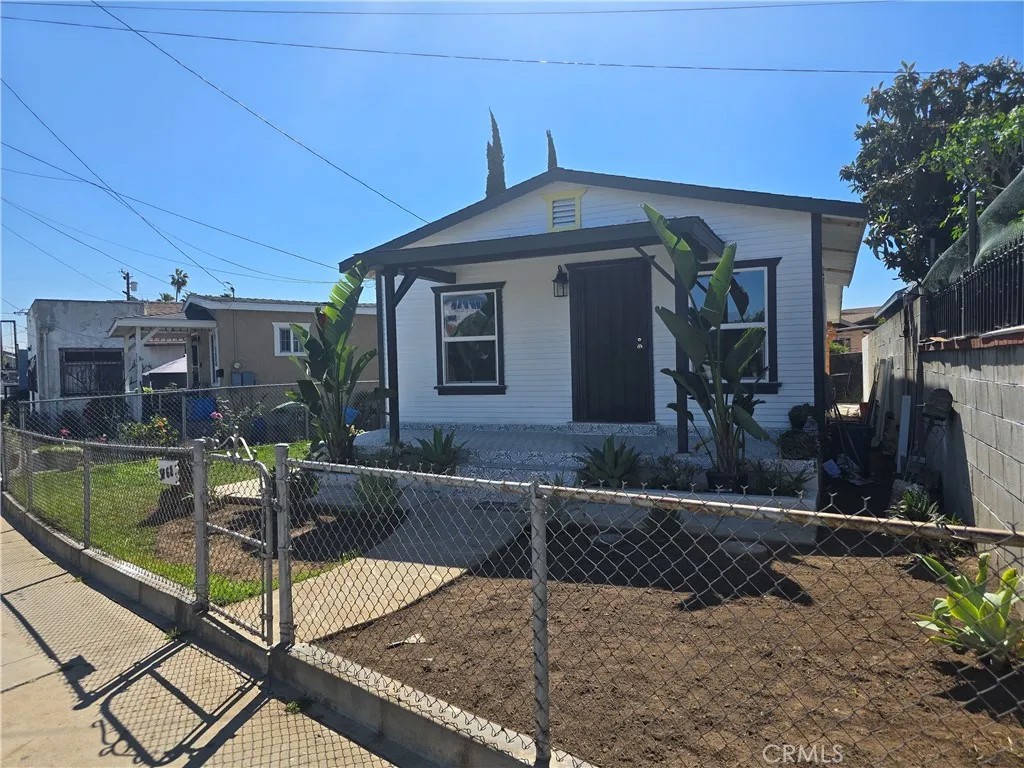 3868 E 1st