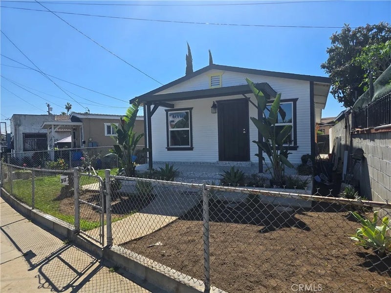 3868 E 1st