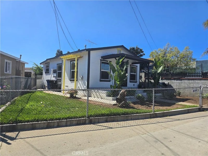 3868 E 1st