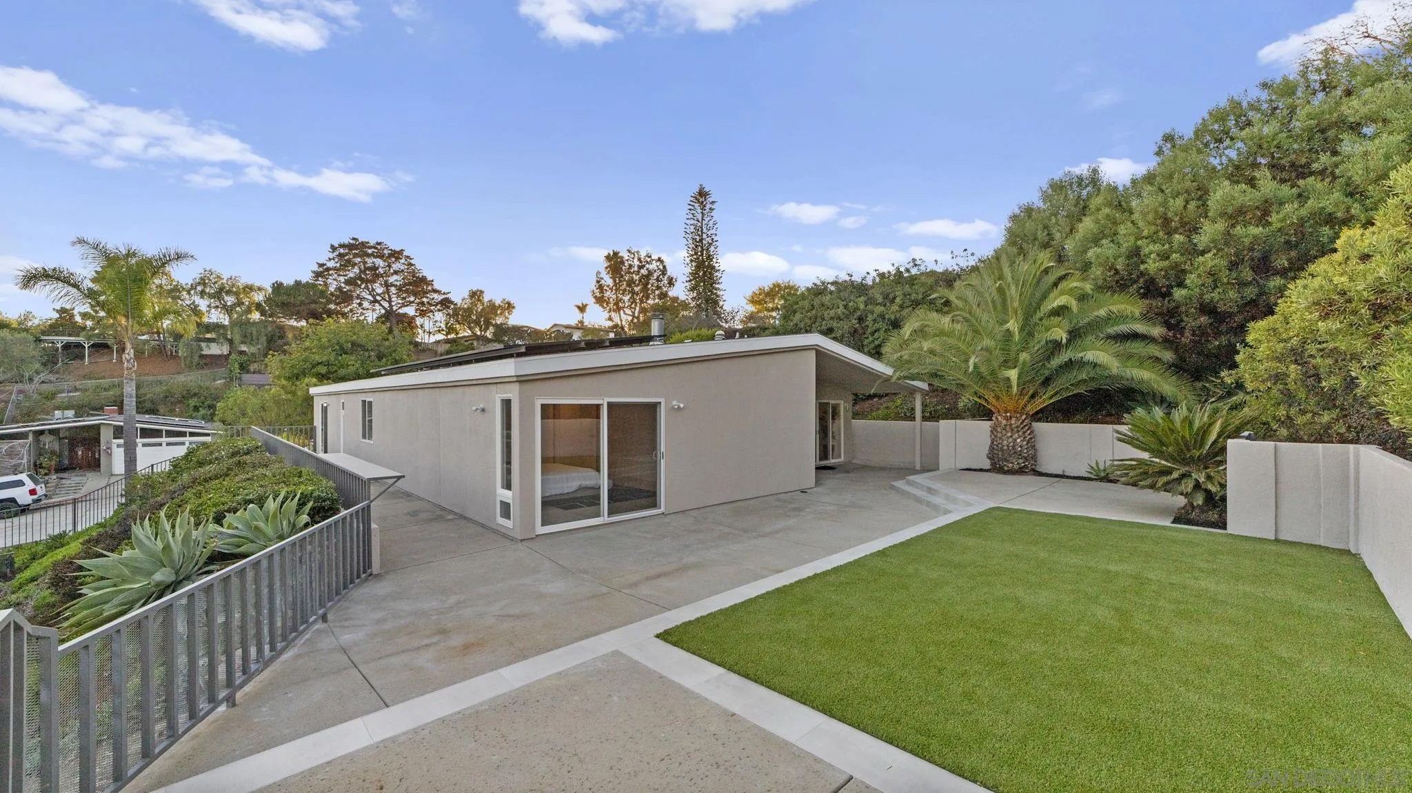 4909 Pacifica