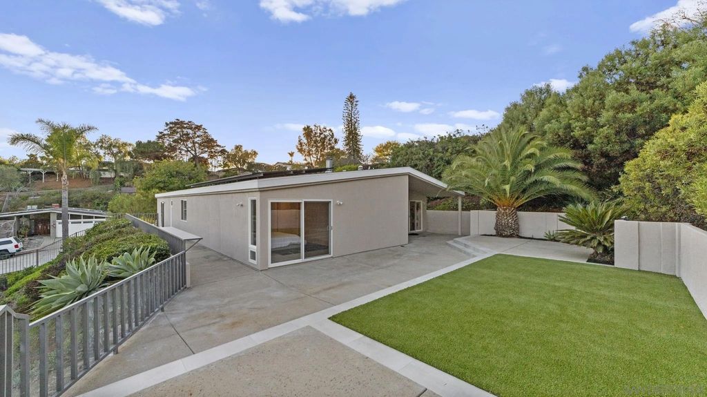 Photo of 4909 Pacifica Dr, San Diego, CA 92109 (MLS # 260010394)