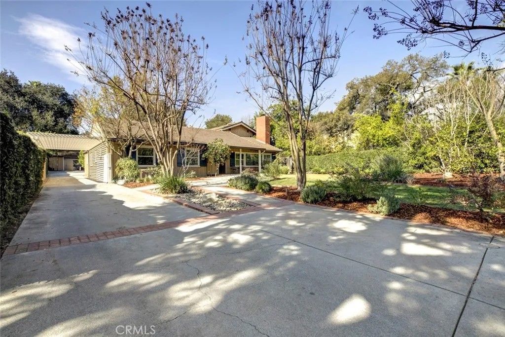Photo of 4345 Oakwood Ave, La Canada Flintridge, CA 91011 (MLS # GD26018102)