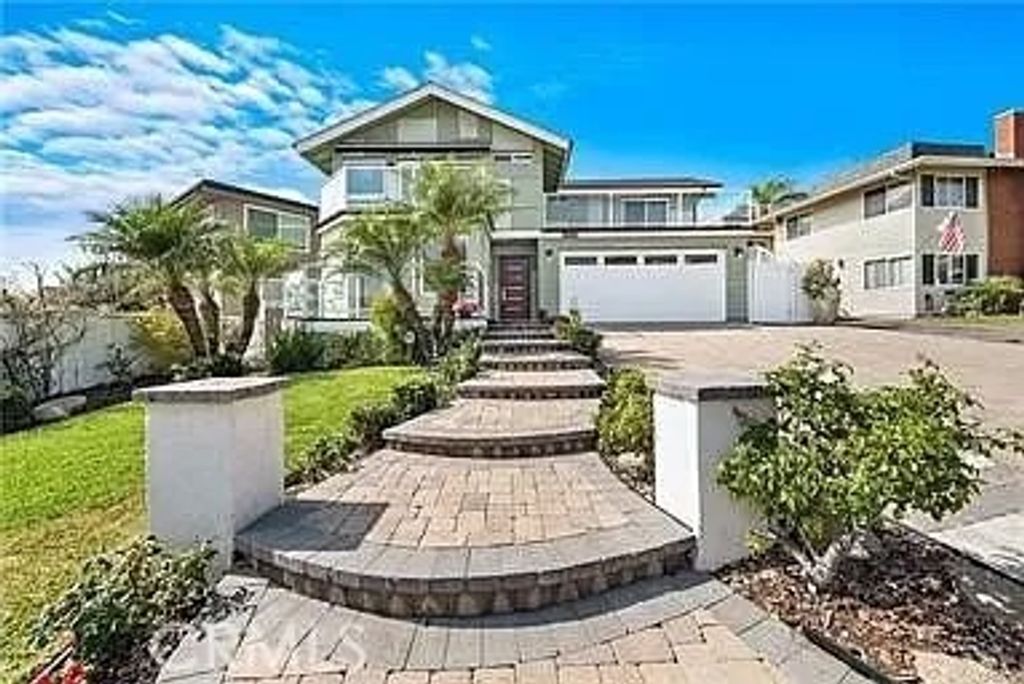 Photo of 34081 Calle La Primavera, Dana Point, CA 92629 (MLS # OC26095489)