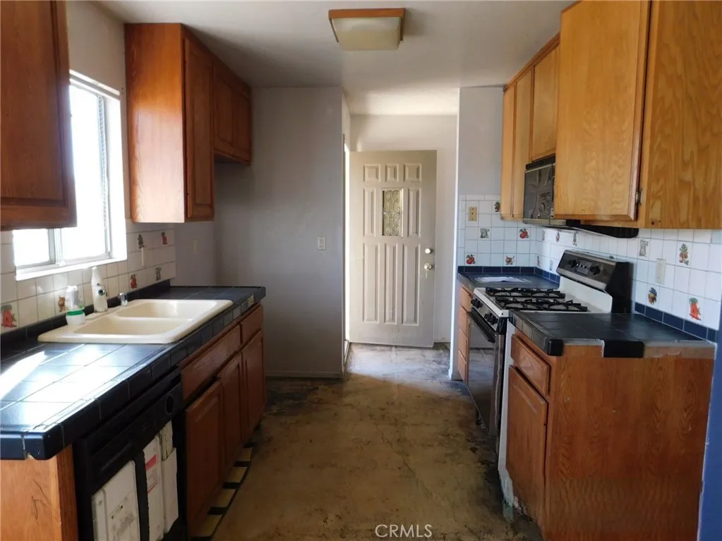 71762 El Paseo