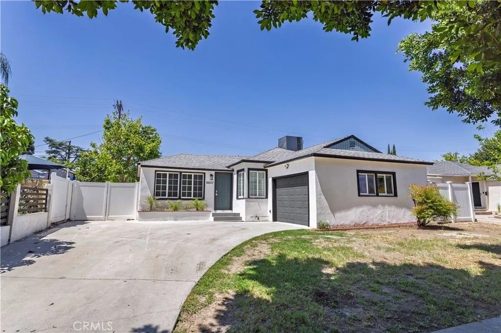 Photo of 6657 Sylvia Avenue, Reseda, CA 91335 (MLS # SR26088173)