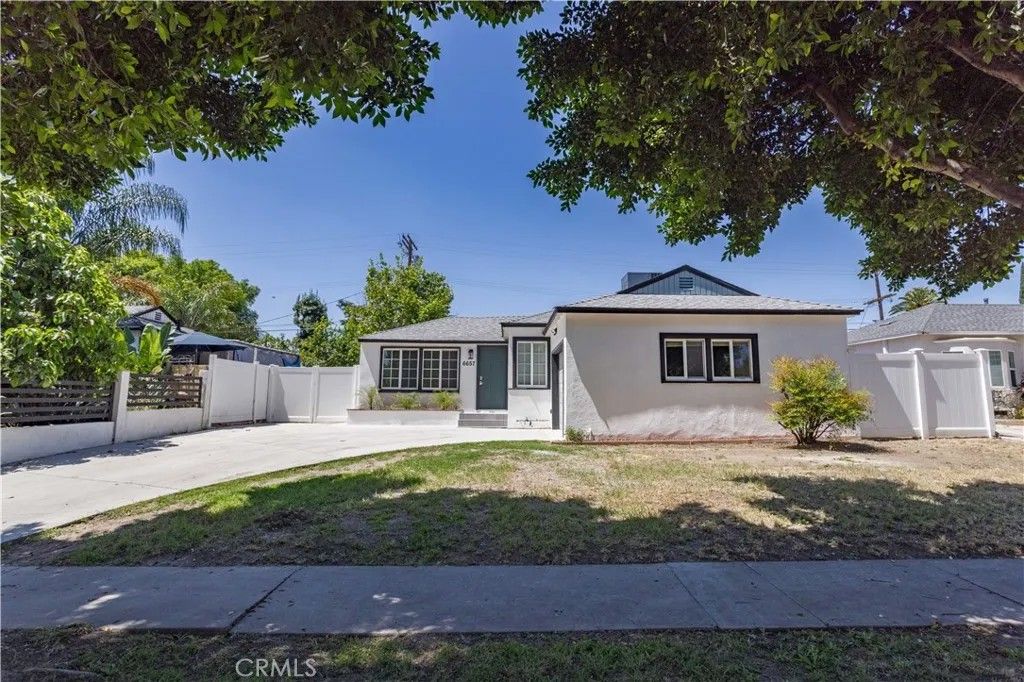 Photo of 6657 Sylvia Avenue, Reseda, CA 91335 (MLS # SR26088173)
