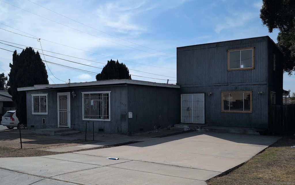 Photo of 1042 Fifth Ave, Chula Vista, CA 91911 (MLS # 250043408)