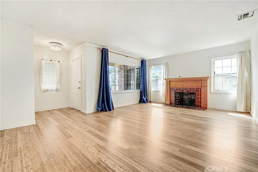 Photo of 1009 S Rimpau Blvd, Los Angeles, CA 90019 (MLS # HD26011212)