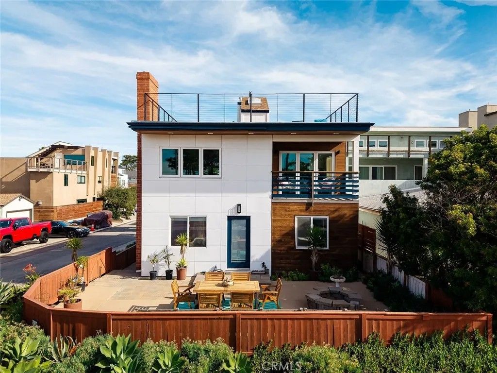 Photo of 3124 Ocean Drive, Oxnard, CA 93035 (MLS # SR26012446)