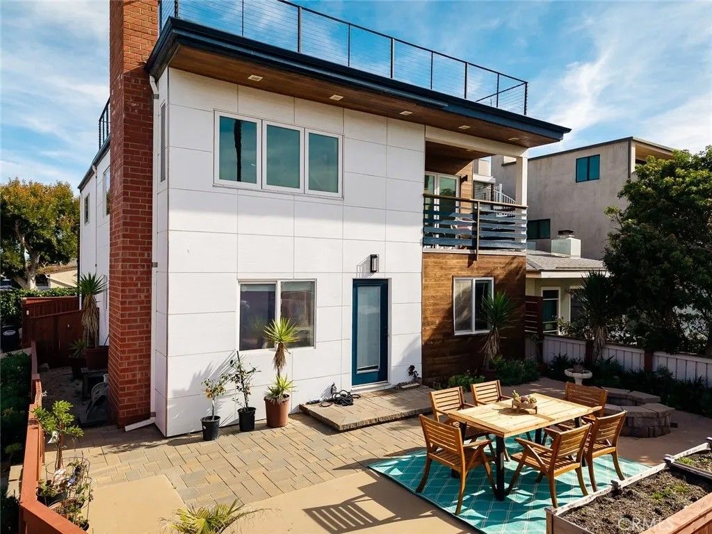 Photo of 3124 Ocean Drive, Oxnard, CA 93035 (MLS # SR26012446)