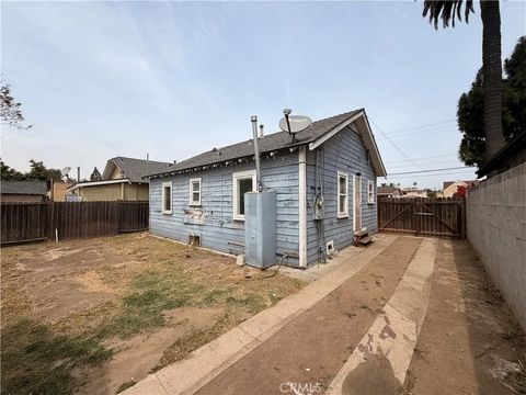 Tiny photo for 528 W Hillcrest Blvd, Inglewood, CA 90301 (MLS # SR26068873)