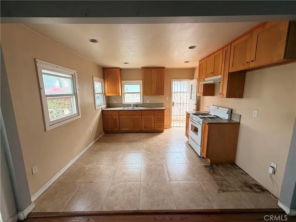 528 W Hillcrest