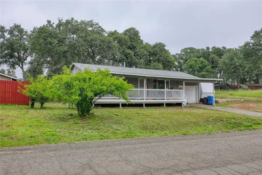 Photo of 15940 32nd Ave, Clearlake, CA 95422 (MLS # LC26078802)