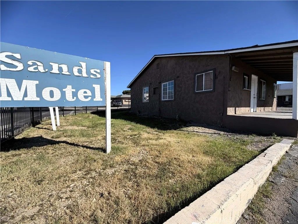 Photo of 924 E Main St, Barstow, CA 92311 (MLS # HD26079732)