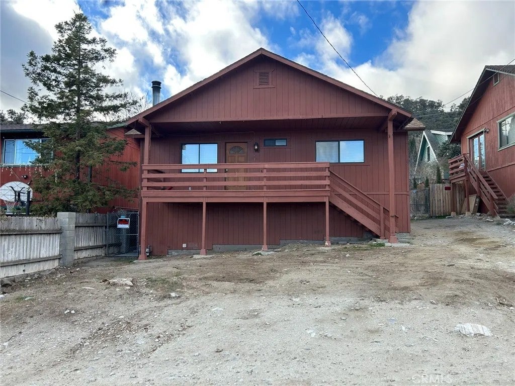 Photo of 925 Piru Way, Frazier Park, CA 93225 (MLS # SR26230238)
